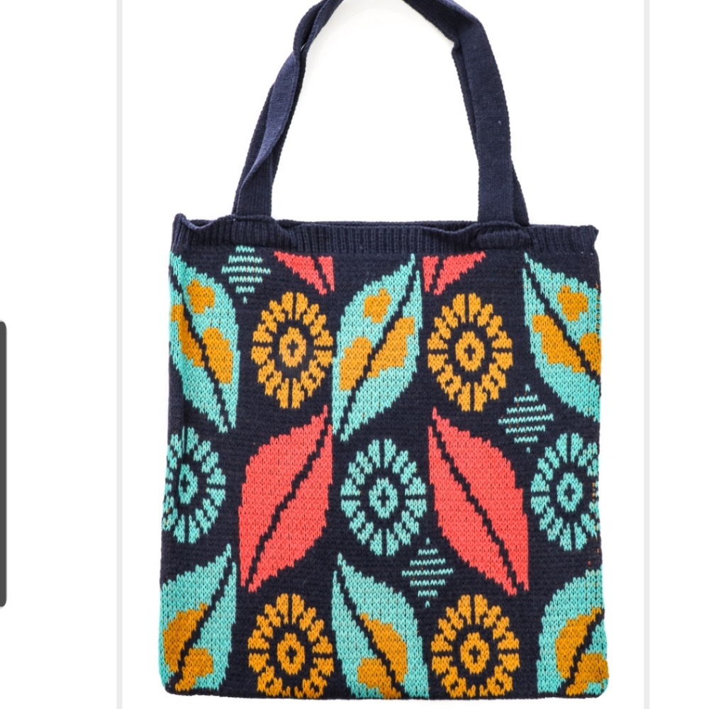 Knit tote from Jo Berry open cargo design N.W.T.